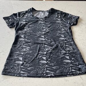Under Armour Fitted Abstract Print Athletic Tee size Medium